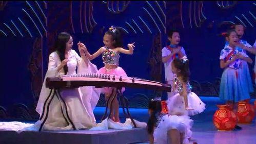 成人晚会拜年服视频,传统与现代的时尚碰撞