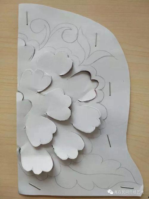 对称剪纸成人教程视频,跟随教程视频学习对称剪纸技巧