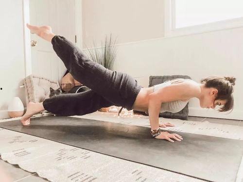 成人瑜伽实练视频教学,成人瑜伽入门与进阶技巧解析