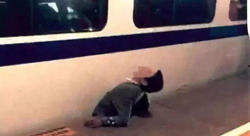 男生压跨疼哭视频成人,男生压跨疼痛背后的成长故事