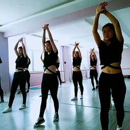 紫云街成人舞蹈版视频,激情四溢，舞动青春风采